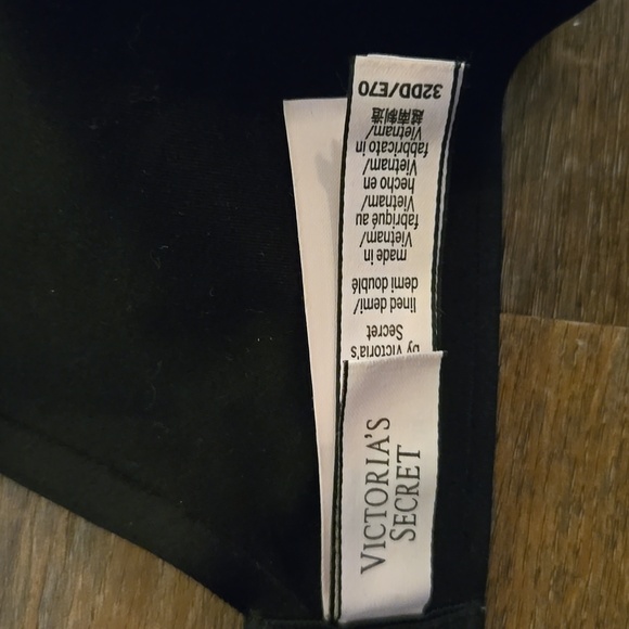 Victoria's Secret Incredible Lined Demi Bundle - Picture 4 of 15